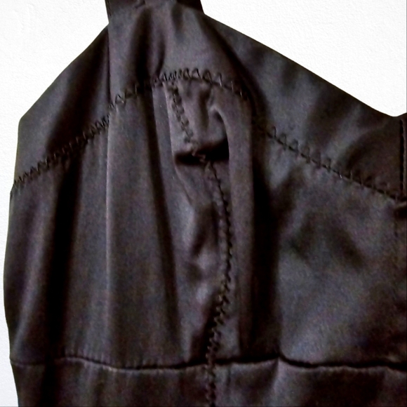 The Perfect Little Black Dress - Picture 4 of 7